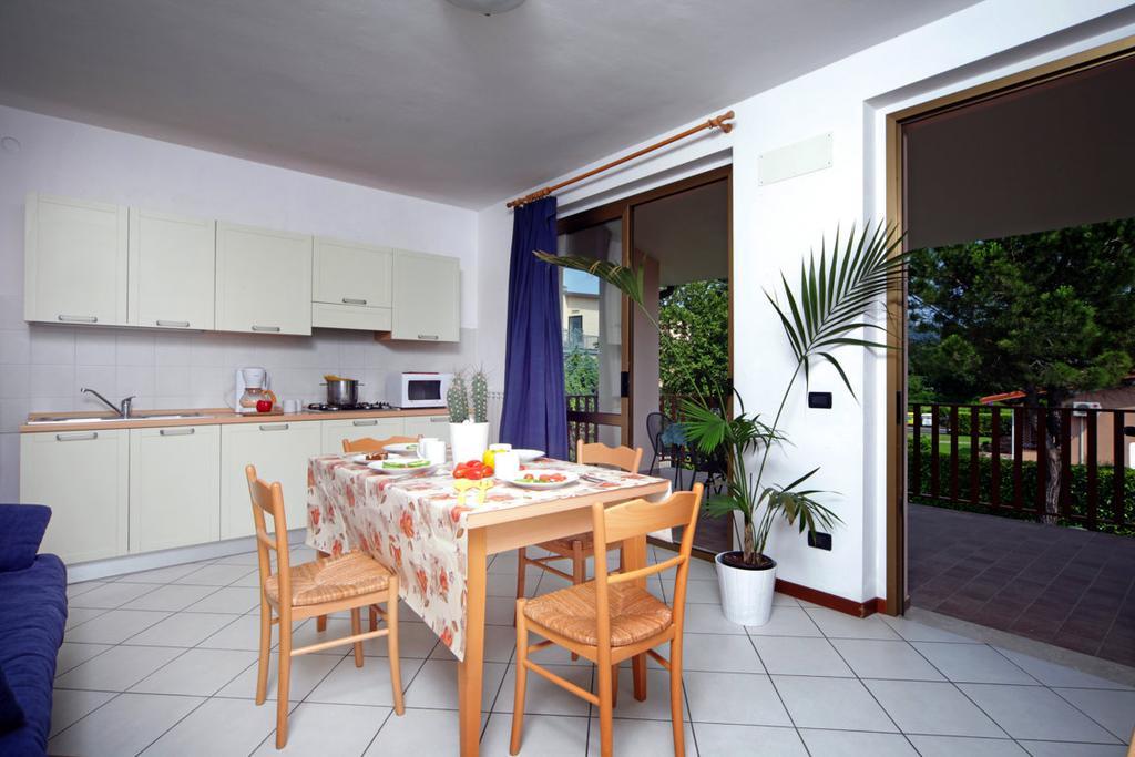 Camping Garden Tourist Manerba del Garda Eksteriør billede